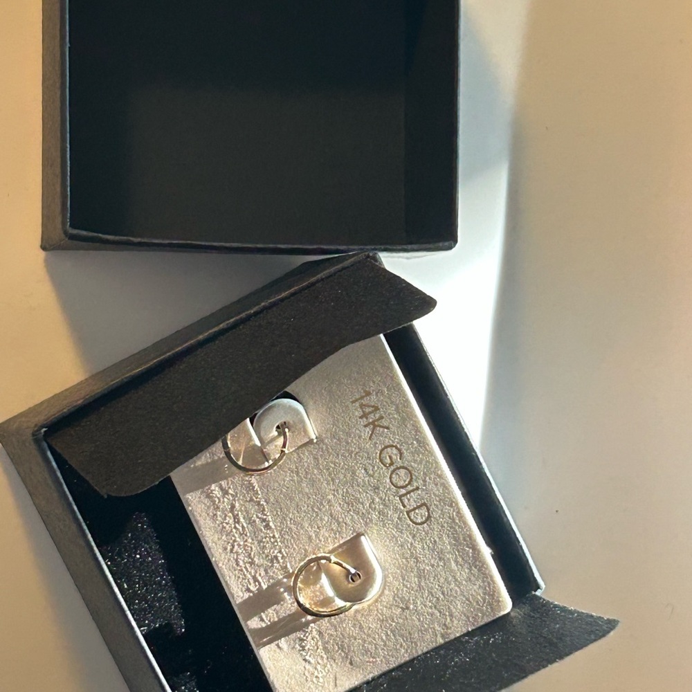 New 14k gold small hoop earrings pierced